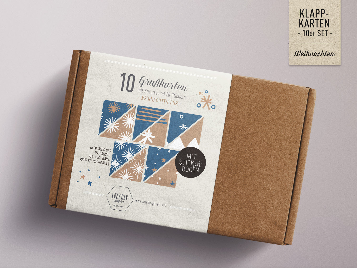 10 Grußkarten mit verschiedenen Motiven in Blautönung und Kraftpapier-Optik, mit Weihnachtsstern, Tannenbaum und Winterlandschaft Grafiken... Beigelegt sind 10 passende weiße Briefkuverts mit hauchzarter Struktur und 20 Aufkleber