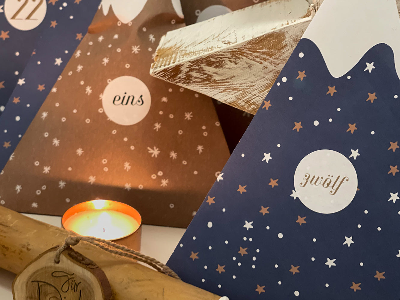 Adventskalender-Set, DIY Berge zum Selberbasteln, Dreieckstüten, Recyclingpapier, Aufkleber