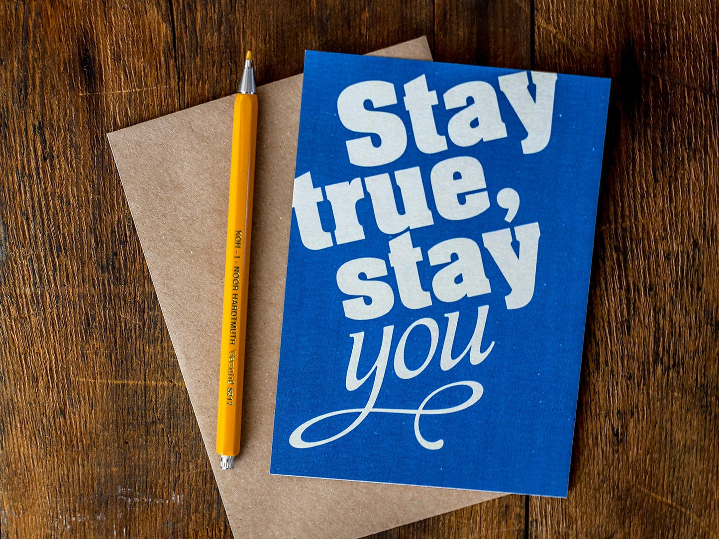 Typo Postkarte ›stay TRUE, stay YOU‹, Typography Art, Typokarte, Blau, Grusskarte, Freundschaft, Liebe, Quote