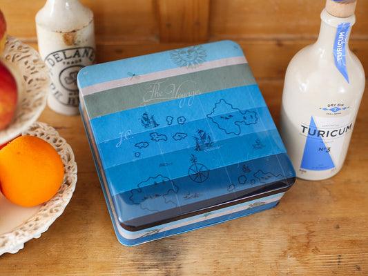 Geschenkdose The Voyage, Metalldose, Schiff, Streifen, Landkarte, modern, blau, Reise