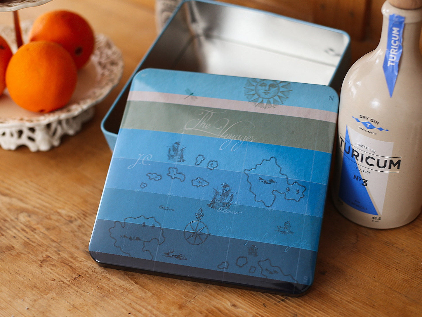 Geschenkdose The Voyage, Metalldose, Schiff, Streifen, Landkarte, modern, blau, Reise