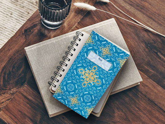 Schmales Notizheft ›Blaues Ornament‹, Notebook, Skizzenbuch, Reisebegleiter, Kunst, Muster, Klassisch, Edel, reduziert, Gold, Journal