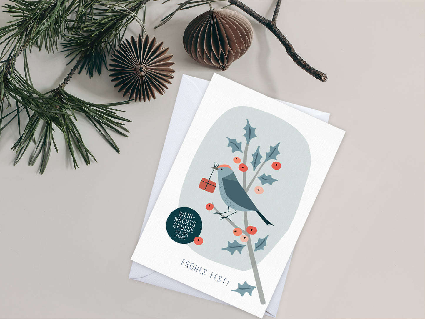 Weihnachtskarte ›Frohes Fest‹ / Scandi Nordic Stil, Wintervogel mit Zweig in Pastellfarben