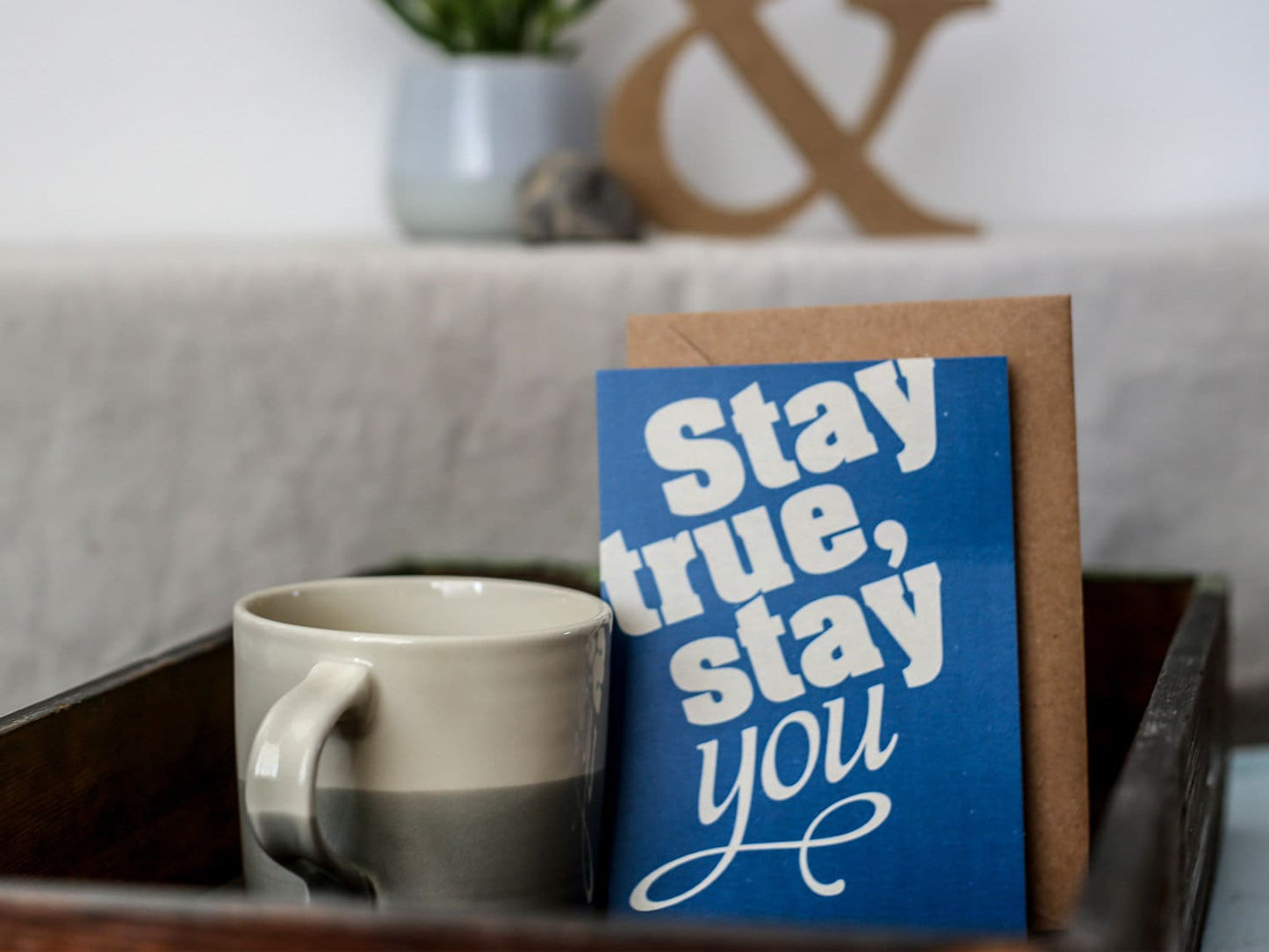 Typo Postkarte ›stay TRUE, stay YOU‹, Typography Art, Typokarte, Blau, Grusskarte, Freundschaft, Liebe, Quote
