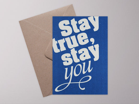 Typo Postkarte ›stay TRUE, stay YOU‹, Typography Art, Typokarte, Blau, Grusskarte, Freundschaft, Liebe, Quote